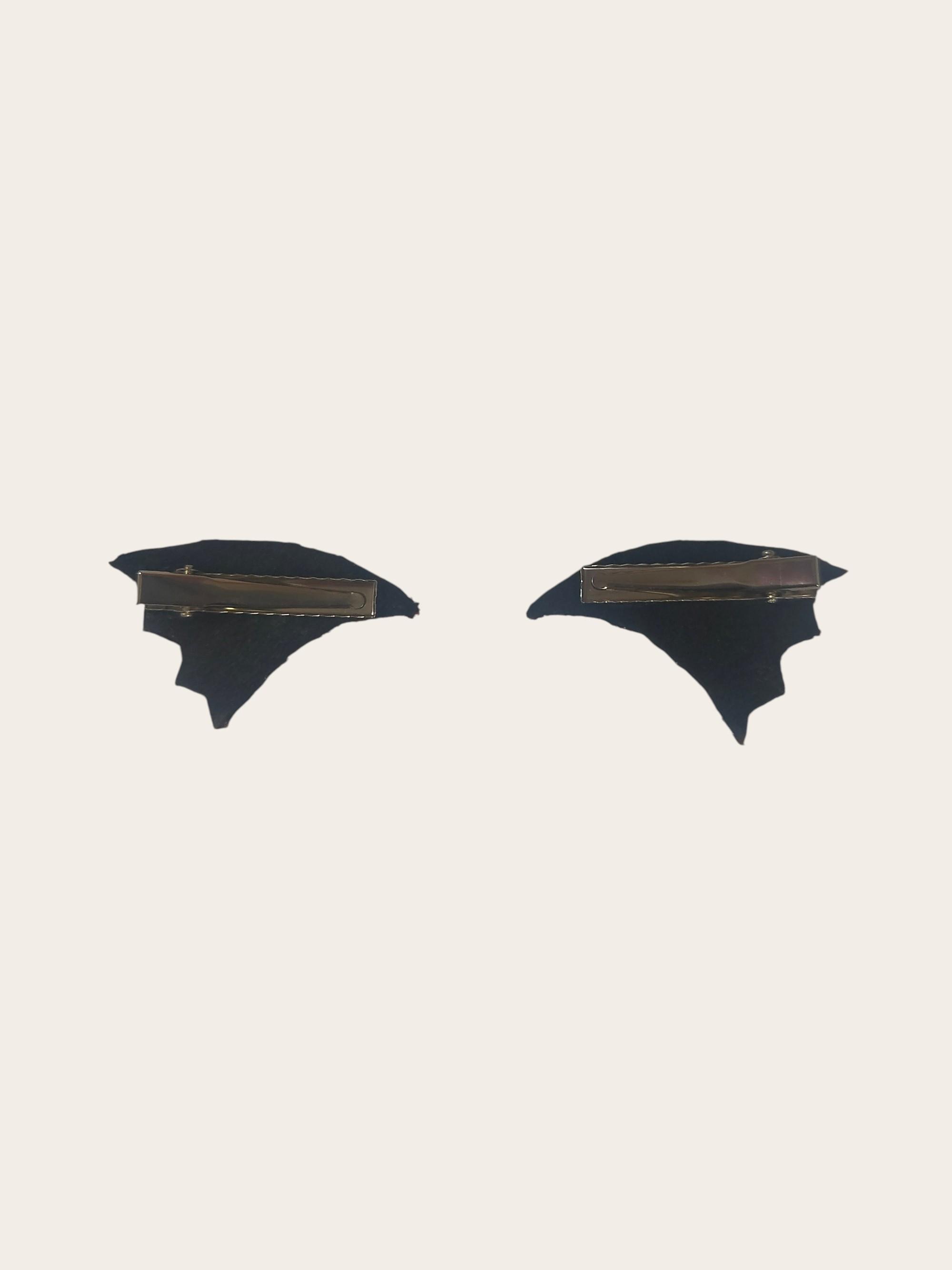 Red wing shaped hair clip - Thumbnail 3