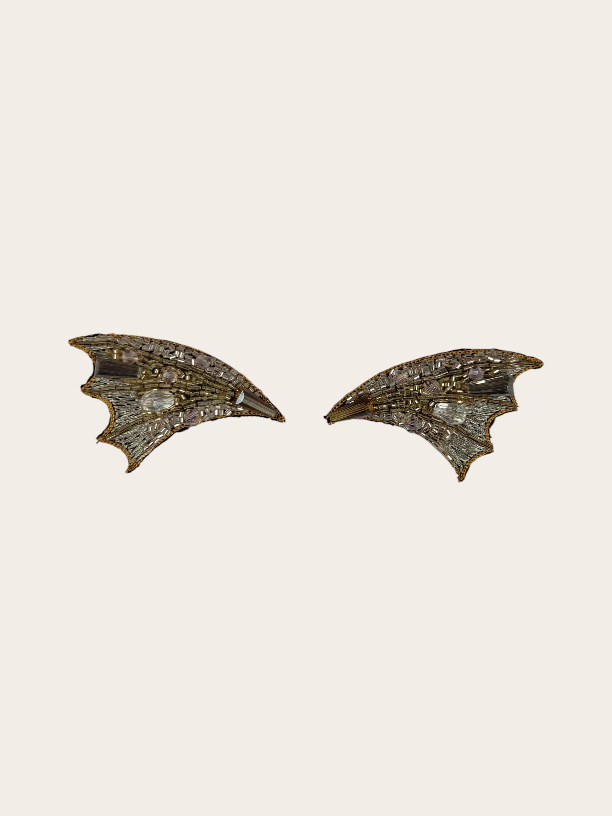 Gold and white color wing shaped hair clip - Image 1
